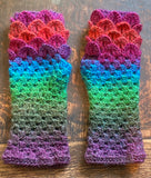 Fingerless Dragon Scale Gloves in Magic