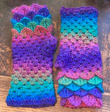 Fingerless Dragon Scale Gloves in Pixie