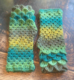 Fingerless Dragon Scale Gloves in Green Mix