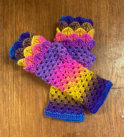 Fingerless Dragon Scale Gloves in Festival