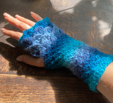 Fingerless mermaid/dragon scale gloves in ocean blue